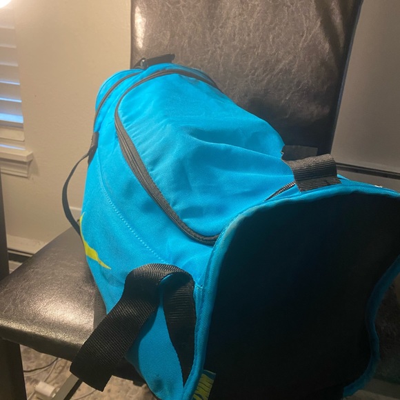 Nike Brasilia Small Training Duffel Bag Dual-Zip Multi Pocket Gym Bag - Picture 9 of 12